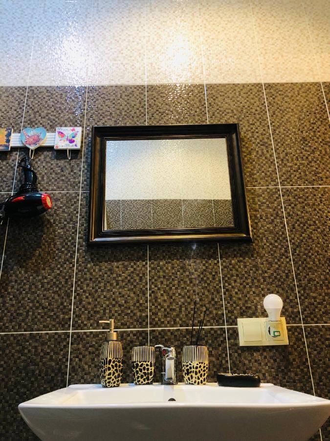 Nako Home バトゥーミ エクステリア 写真